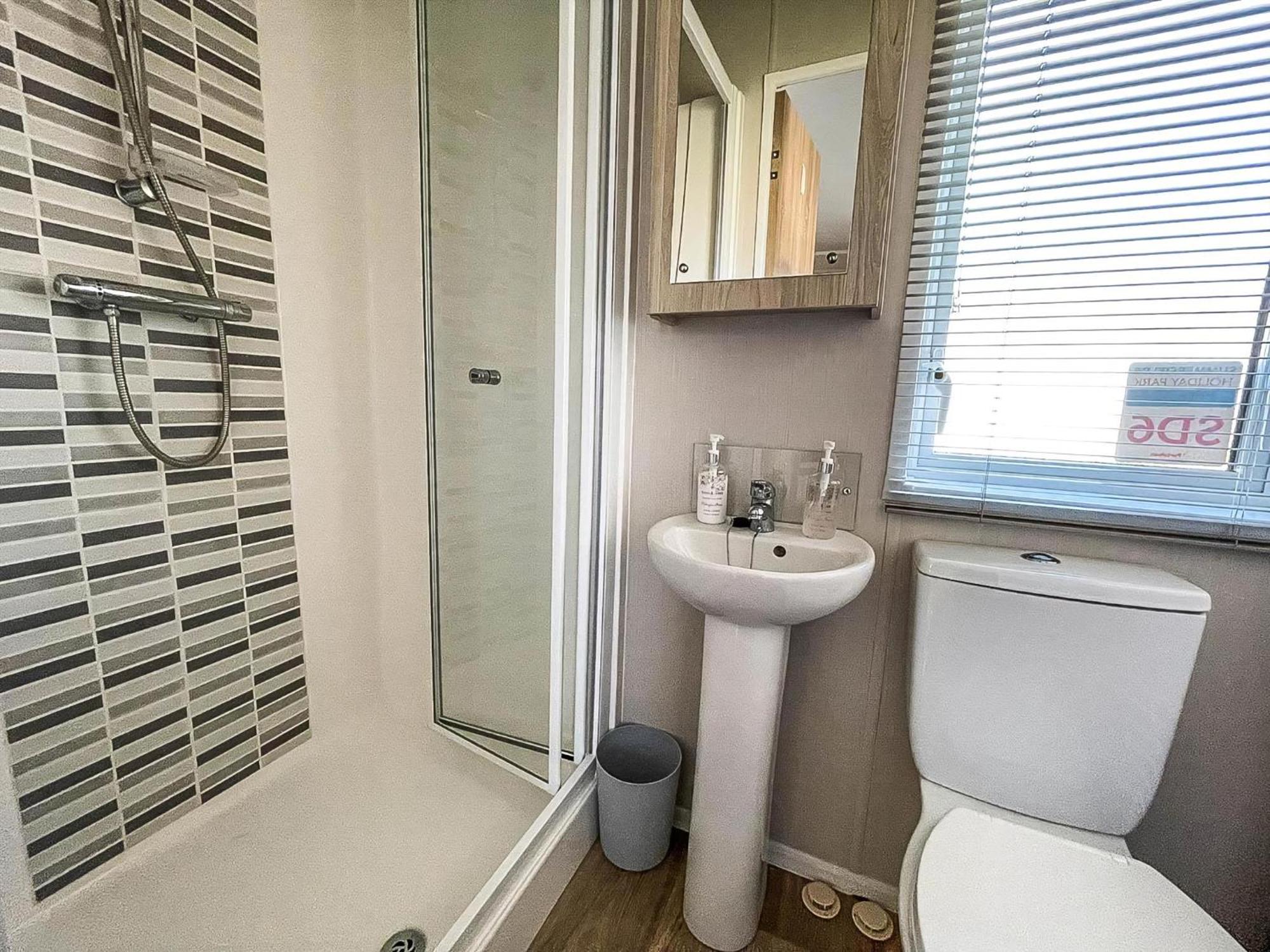 Wonderful 6 Berth Caravan For Hire By A Stunning Norfolk Beach Ref 19006Sd Scratby Exterior photo